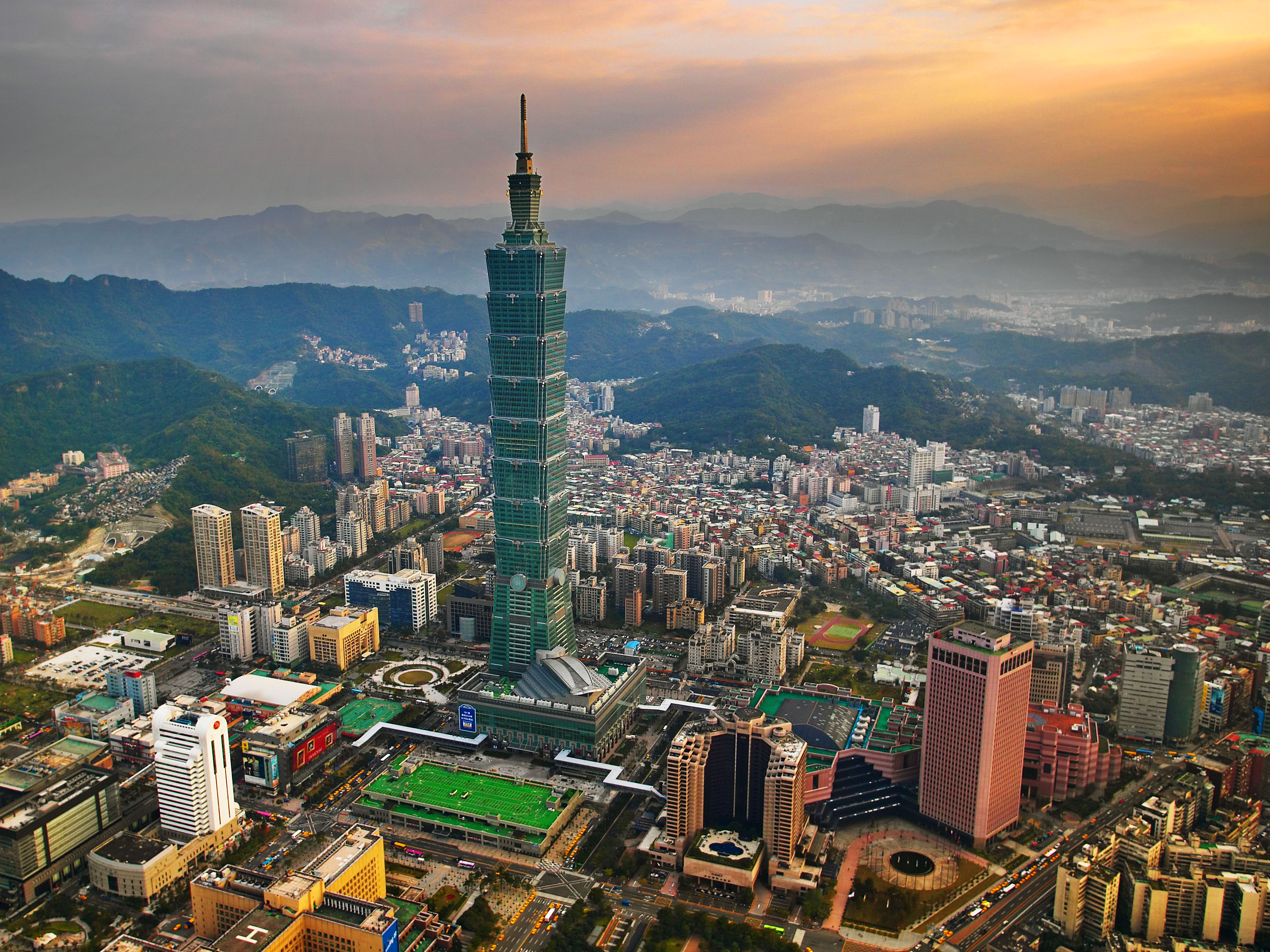 Taipei 101 Taipei Taiwan By Huang Siao Sih Desktop Wallpaper