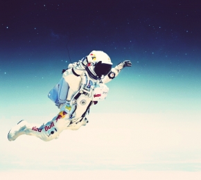 Felix Baumgartner's supersonic free fall (C) the verge live